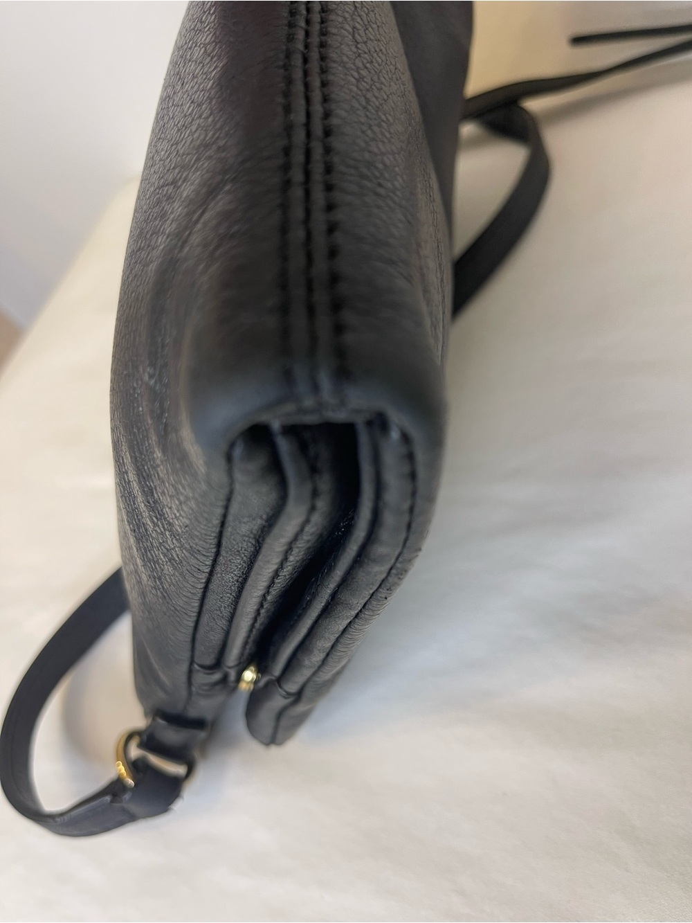 Michael Kors Leather Trisha Triple Compartment Crossbody Gold Hardware EUC - Picture 9 of 16